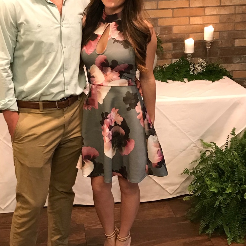 Grey with pink flower short dress